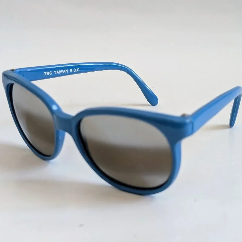 NWT Vintage 90's Kids Nylon C1000 Sport Sunglasses (S. Blue)